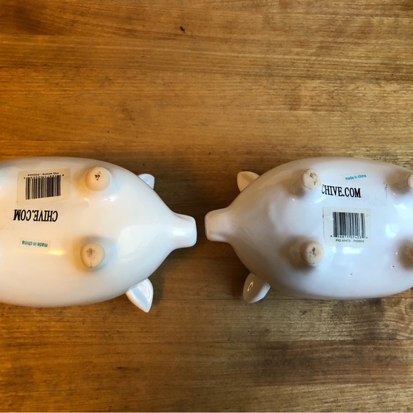 Two White Ceramic Piggy Pots, Pig Shaped Planters, Excellent Condition, Set of 2 - Picture 3 of 12